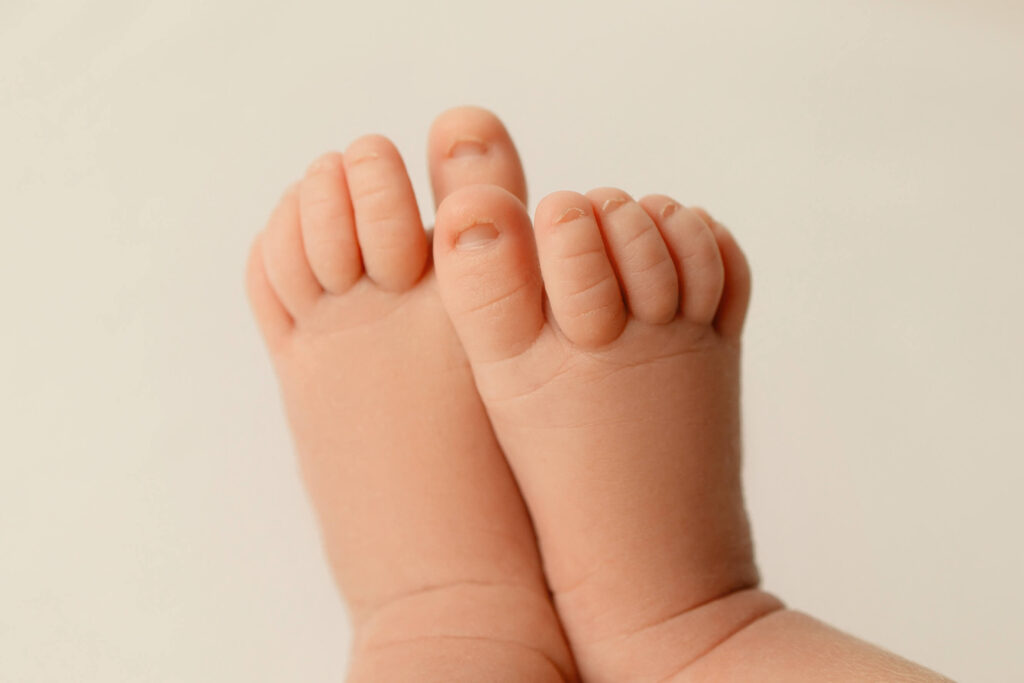 Newborn baby toes